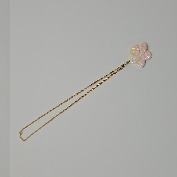 3/$15 Medium length gold toned flower necklace - Picture 1 of 4